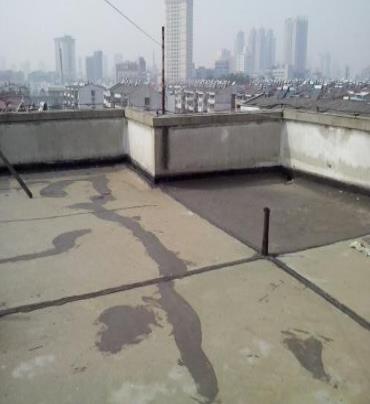 玉林市漏水维修 楼顶漏水是什么原因，楼顶漏水维修方法是什么?